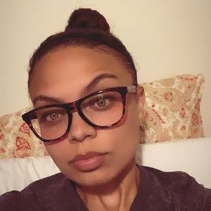 Meet your Posher, Caroline